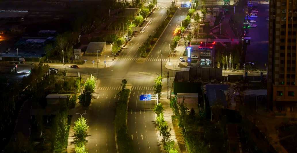 新疆维泰开发建设（集团）股份有限公司承建的“乌鲁木齐高铁片区核心区北区乌新建道路及配套设施建设工程（一期）北站前路道路新建工程”夜景
